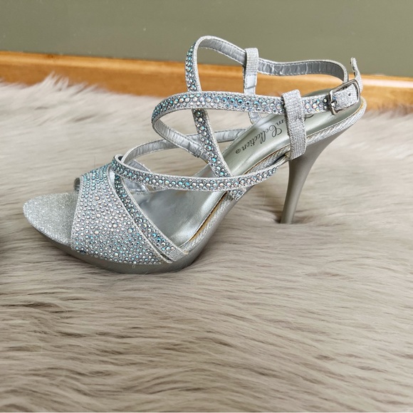 De Blossom Silver Rhinestone Heels Size 7.5 - Picture 11 of 12